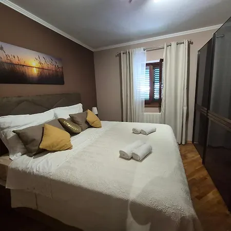 Apartamento Adrijan Sukošan